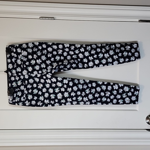 Old Navy Pixie Ankle Pants in Navy with Daisy Print - Picture 4 of 6